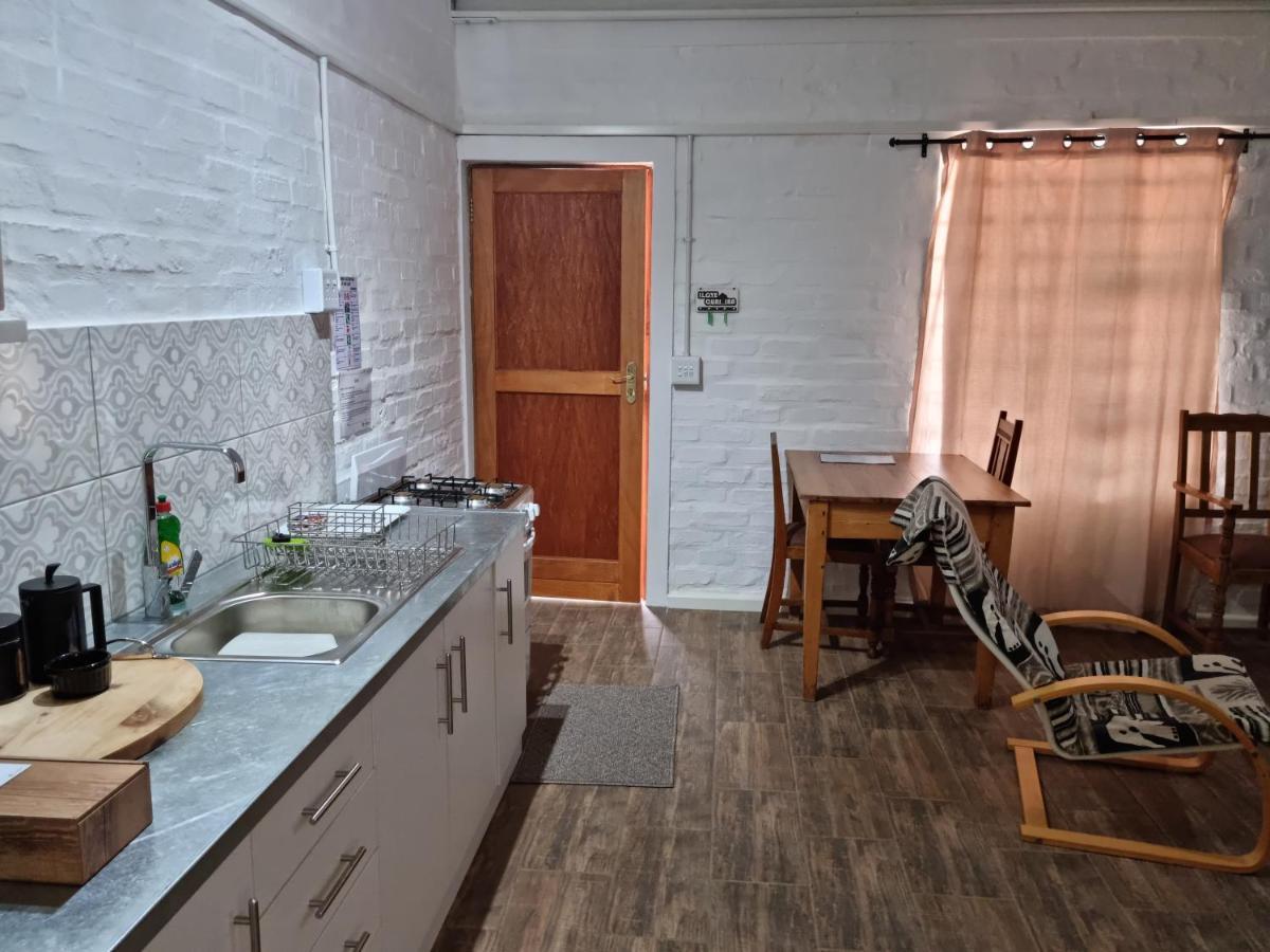 Greenhouse Accommodation ทุลบักห์ ภายนอก รูปภาพ
