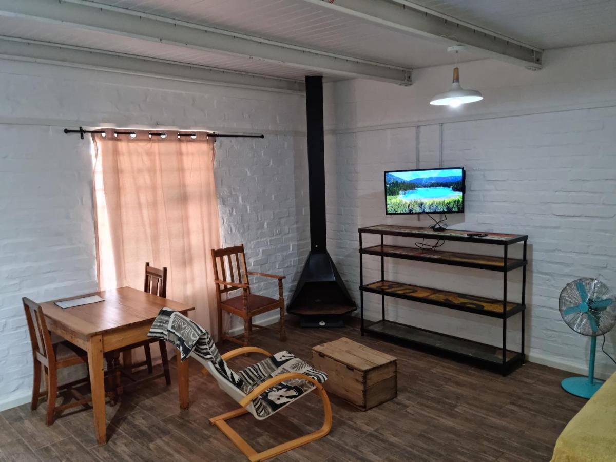 Greenhouse Accommodation ทุลบักห์ ภายนอก รูปภาพ